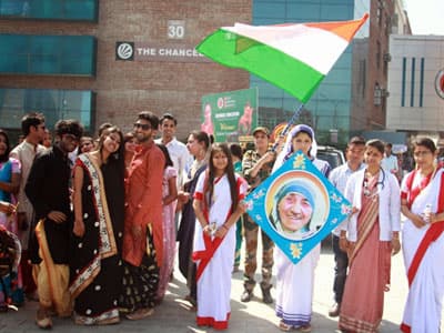 RECREATING PUJA FESTIVITIES OF WEST BENGAL